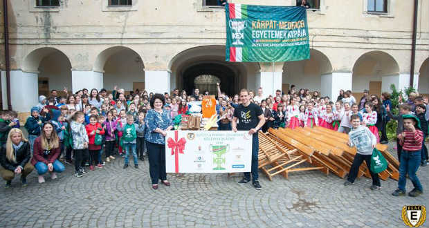 Sport határok nélkül! – Kitűzték a nagyszőlősi vármegye házára a KEK zászlaját