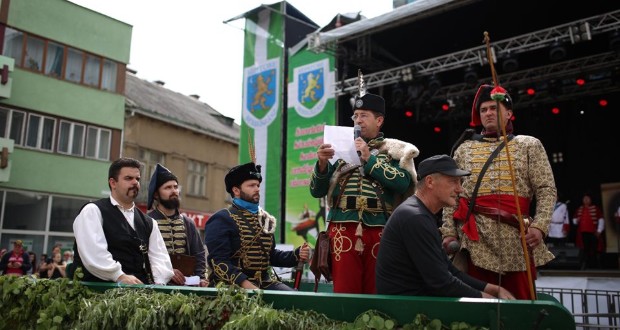 Esze Tamás és a Margaret Island Beregszászban