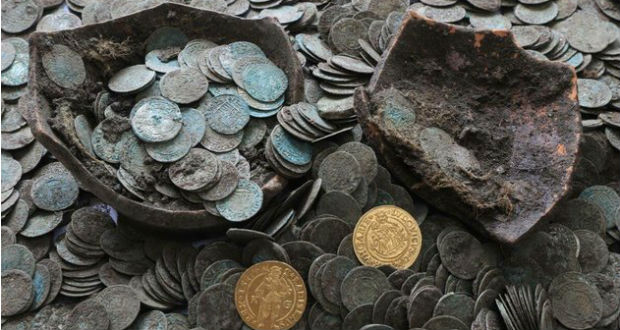 A mohácsi csata után elásott kincset túrtak elő a földből vaddisznók Felvidéken