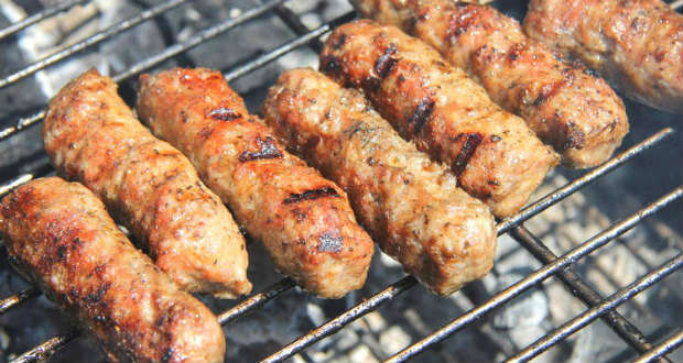 Harmincmillió miccset sütnek Romániában a hatnapos vakáció idején