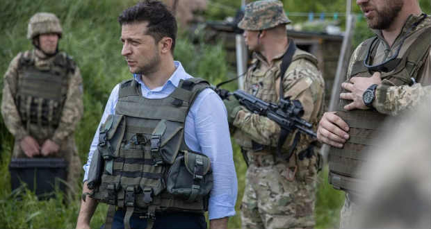 Zelenszkij a Donyec-medencei konfliktus övezetébe látogatott