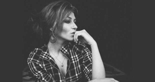 Csontos Márta: Fekete-fehér, igen-nem