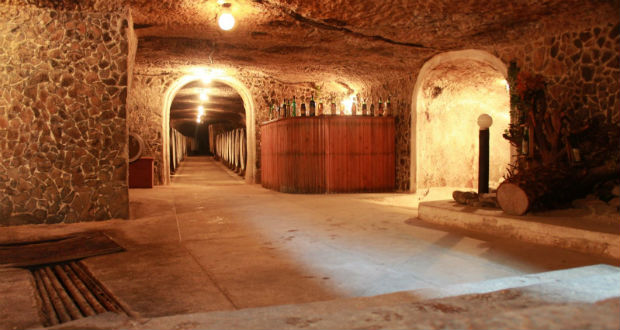 Kárpátalja ma: Dobó-pince Szerednyén