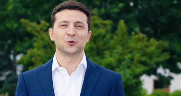 Zelenszkij alkotmánynapi flashmobja