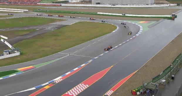 Német Nagydíj – Verstappen nyerte a kaotikus versenyt