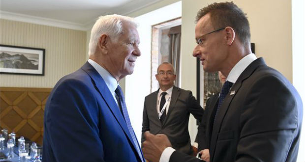Az úzvölgyi katonai temetőről és az új román közigazgatási törvényről tárgyalt a magyar és a román külügyminiszter