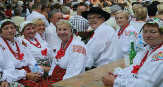 Erdélyi ízek, táncház a bukovinai folklórfesztiválon