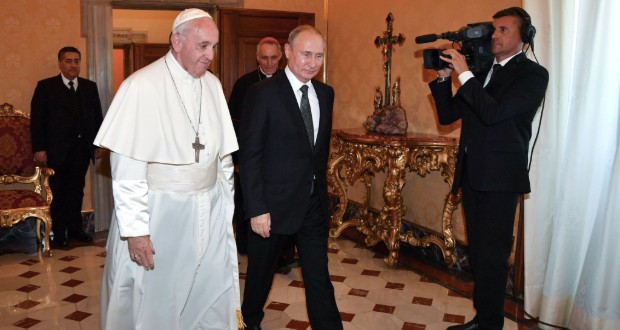Ferenc pápa Vlagyimir Putyinnal találkozott