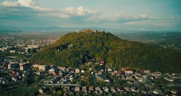 Dvihallyné Oszuskó Sarolta: Huszt vára