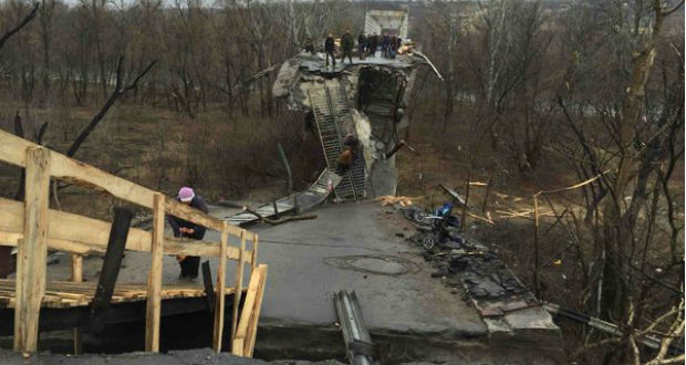 Minszkben megállapodtak a Sztanicja Luhanszka-i híd körüli terület aknamentesítéséről