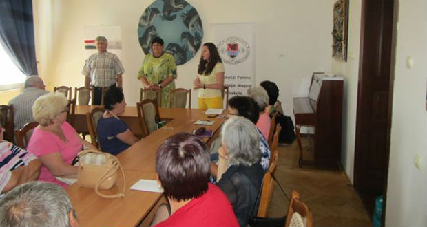 „Ami nincs az interneten, az nem is létezik” – Számítástechnikai képzés szépkorúak részére