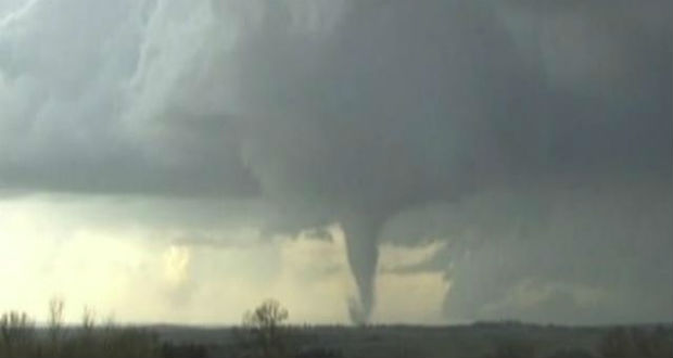 Többen meghaltak és sokan megsérültek egy tornádóban Kínában