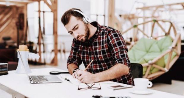 Így hat ránk a zene munka közben