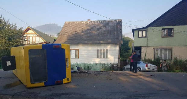 Buszbaleset a Rahói járásban