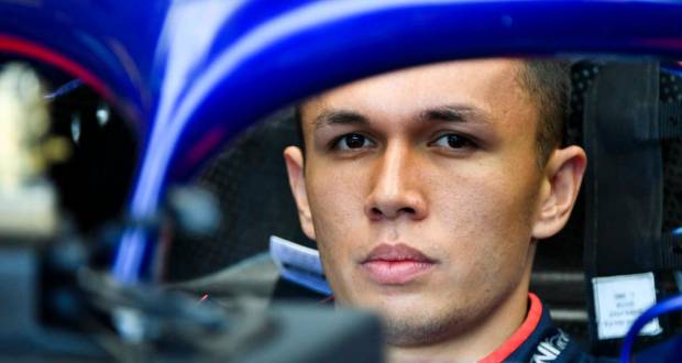 Albon váltja Gaslyt a Red Bullnál