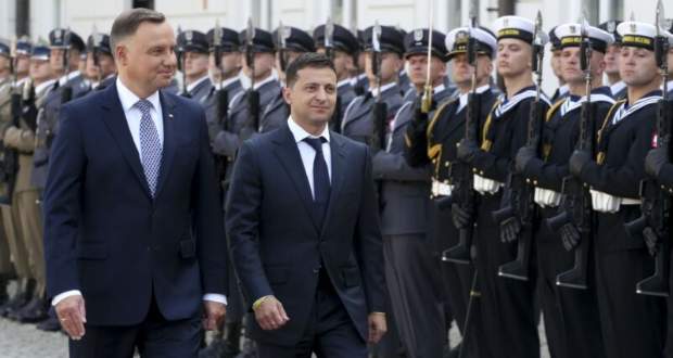 Andrzej Duda: vissza kell állítani Ukrajna 2014 előtti területi egységét