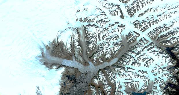 Műholdas felvételeken a grönlandi jégmezők átalakulása