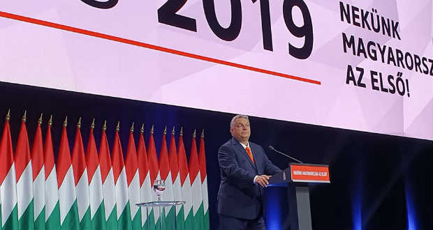 Újraválasztották Orbán Viktort a Fidesz elnökének