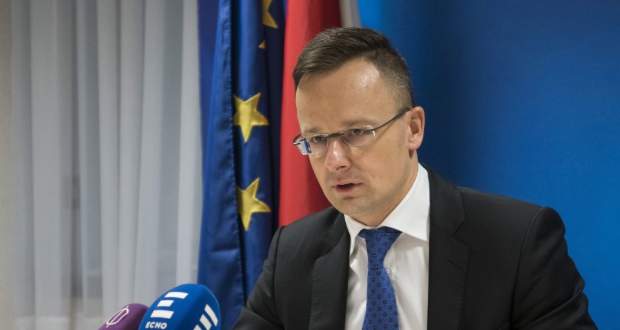 Szijjártó: elengedhetetlenek a beutazási korlátozások