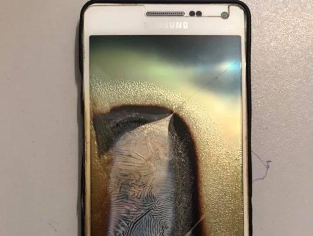 Töltés közben robbant fel a telefonja egy munkácsi lánynak