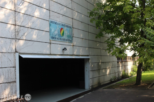 Egressy Béni nevét viseli a jövőben a Komáromi Városi Művelődési Központ