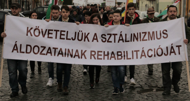 Kopogtató: tízezer lépés Szolyváig