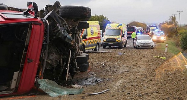 Súlyos tömegbaleset történt a szlovákiai Nyitragerencsérnél