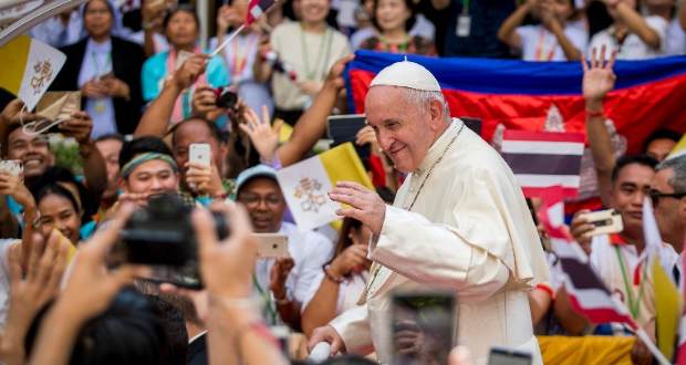 Elítélte a nők és gyerekek kizsákmányolását Ferenc pápa Thaiföldön
