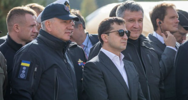 Népes küldöttséggel érkezett az ukrán elnök a normandiai csúcsra