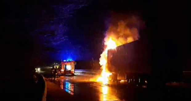 Kigyulladt egy teherautó a Szolyvai járásban