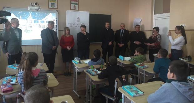 Felújított tantermet adtak át Beregszászban