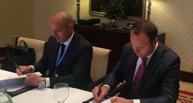 Tíz évre szóló szerződést írt alá a kőolajtranzitról Ukrajna és Oroszország