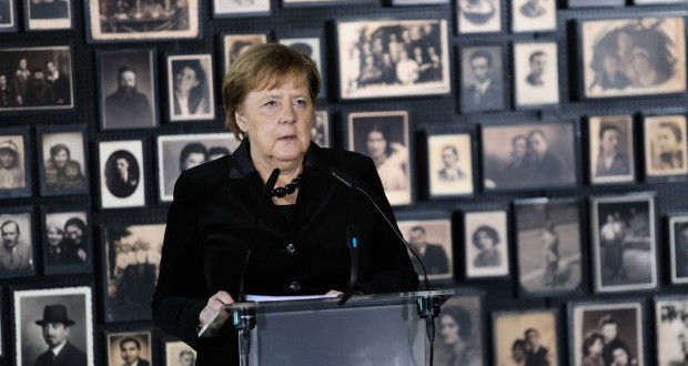 Merkel Auschwitzban mély szégyenérzetről beszélt