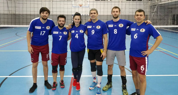 Saját mezeket kaptak a Rákóczi-főiskola öregdiák csapatának tagjai