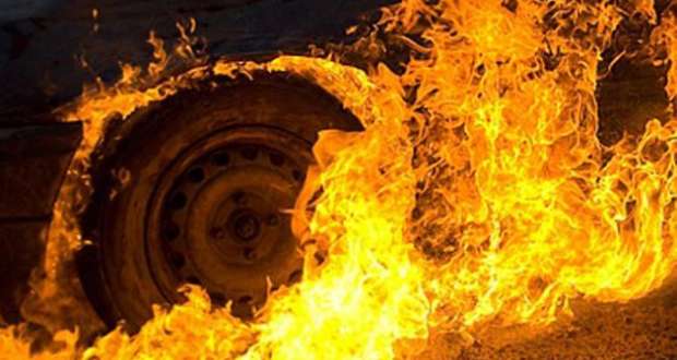 Kiégett egy autó Huszton