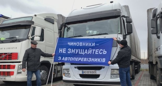 Kárpátaljai kamionosok is tiltakoznak a hosszú sorok miatt