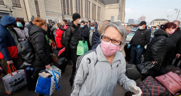 Megpróbáltak elszökni a karantén elől a kijevi repülőterre hazatérő utasok