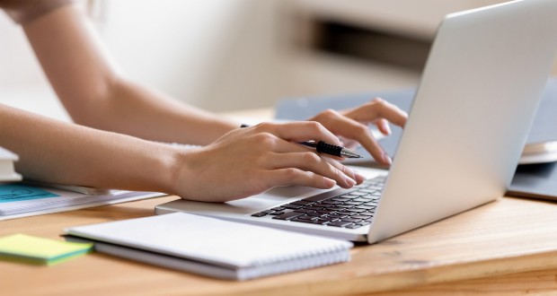 Otthonról dolgozik ezután a kormány alkalmazottainak nagy része