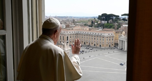 A járvány sújtotta országokért imádkozott Ferenc pápa