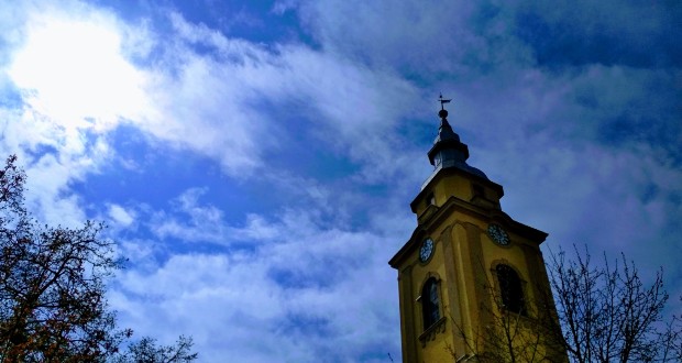 Kopogtató: templom és ajtó bezárva