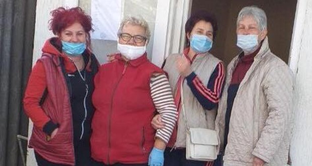 Élelmiszercsomagokkal segítik Beregszászban az idős rászorulókat