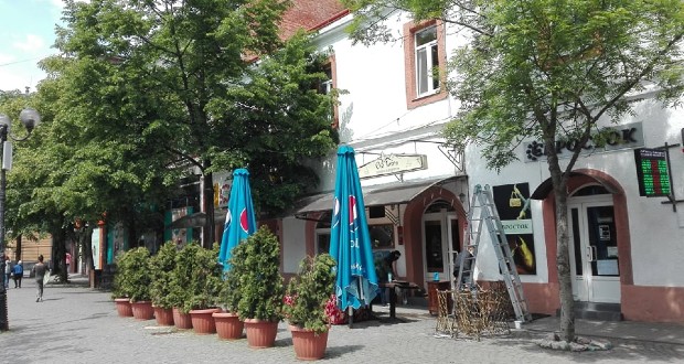 Kárpátalja ma: újranyitásra készülődnek a kávézók, éttermek