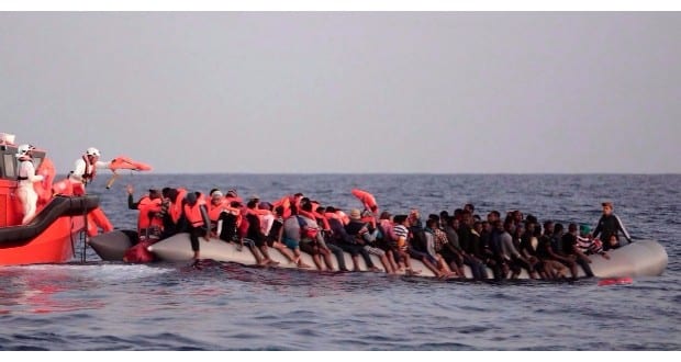 Az egészségügyi zárlat után újra akcióban a migránsokat szállító szervezetek hajói