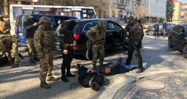 Nem létező tartozást szeretett volna behajtani négy munkácsi férfi