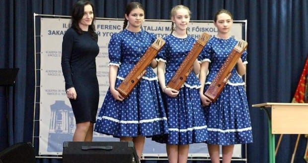 Felhangolva: A Viski Citera Trio