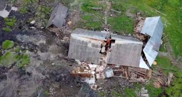 Kettészakadt egy ház Kőrösmezőn