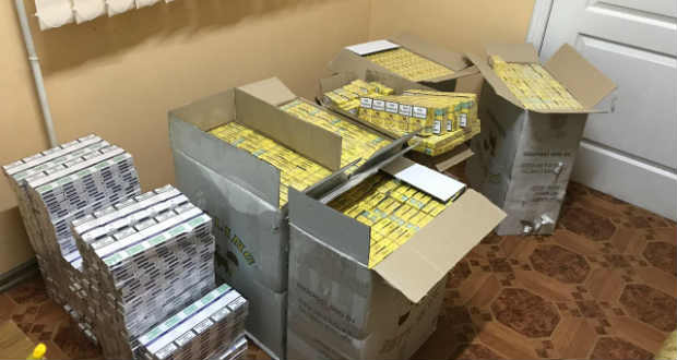 Négyezer doboz cigarettát hagytak hátra a nevetlenfalui határon