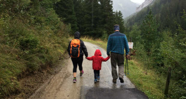 Székely Magda: Kirándulás esőben