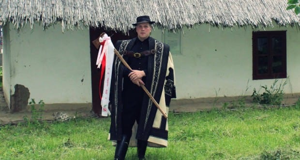 Kárpátaljáról jöttem, mesterségem címere:  néptáncos-vőfély