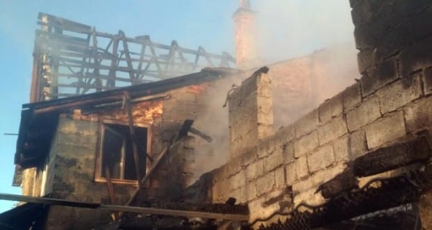 Háromgyerekes család maradt fedél nélkül Bustyaházán